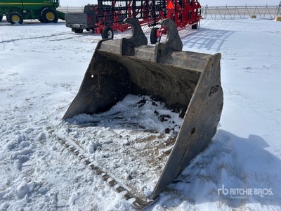 WBM 72 in Q/C Cleanup Excavator Bucket - Fits Komatsu PC270