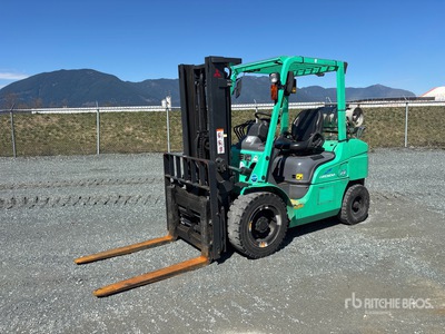 2013 Mitsubishi FGE30T 6600 lb Pneumatic Tire Chariot Élévateur