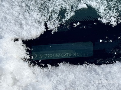 2013 Ford F-350 XL 4x4 Crew Cab شاحنة مسطحة