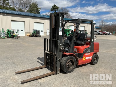 2016 Nissan MUG1F2A30LV 5200 lb 4x2 رافعة شوكية للطرق الوعرة