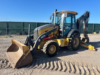 2019 John Deere 410L 4x4 Backhoe Loader