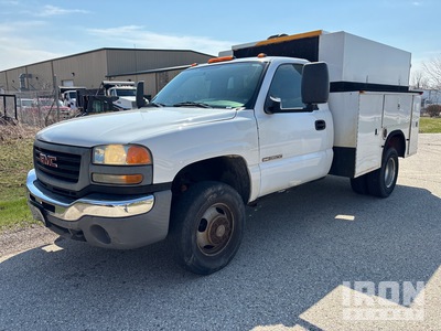2004 GMC 3500 4x4 Utility Truck