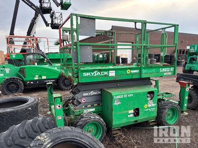 2015 Skyjack SJ6832 RT Dual Fuel Scissor Lift