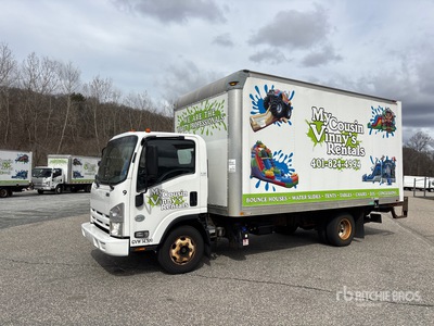 2015 Isuzu NPR 4x2 Furgoneta caja cerrada