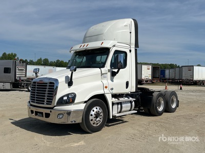 2018 Freightliner Cascadia 125 6x4 T/A Day Cab Truck Tractor