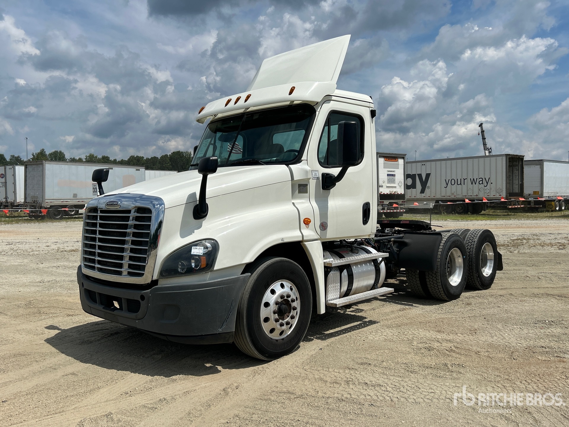 2018 Freightliner Cascadia 125 6x4 T/A Day Cab Truck Tractor