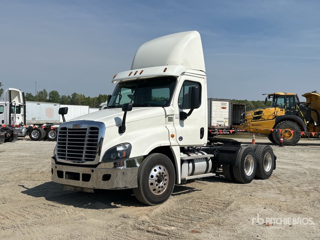 2017 Freightliner Cascadia 125 6x4 T/A Day Cab Truck Tractor