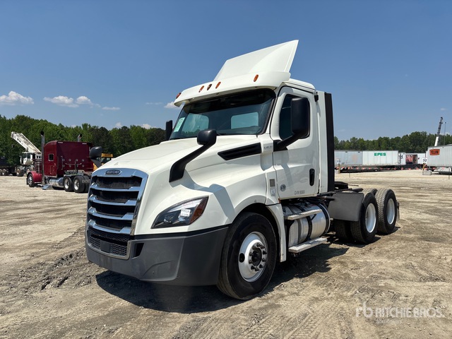 2018 Freightliner Cascadia 126 6x4 T/A Day Cab Truck Tractor