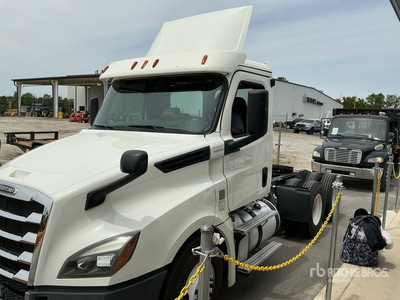 2018 Freightliner Cascadia 126 T/A Day Cab Truck Tractor