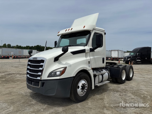 2018 Freightliner Cascadia 126 T/A Day Cab Truck Tractor