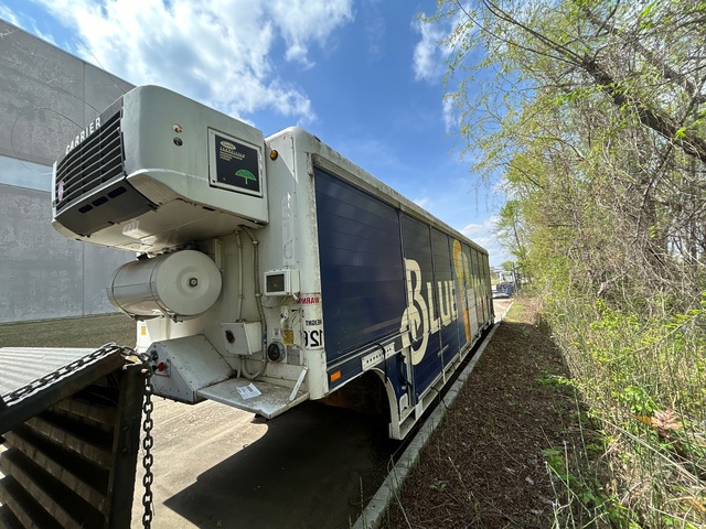 2002 Hackney 16 Bay Refrigerated S/A Beverage Trailer