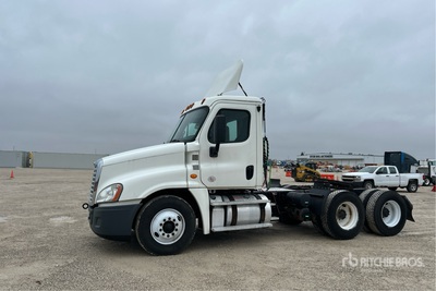 2018 Freightliner Cascadia 125 6x4 T/A Day Cab Truck Tractor