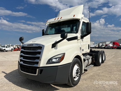 2018 Freightliner Cascadia 126 6x4 T/A Day Cab Truck Tractor