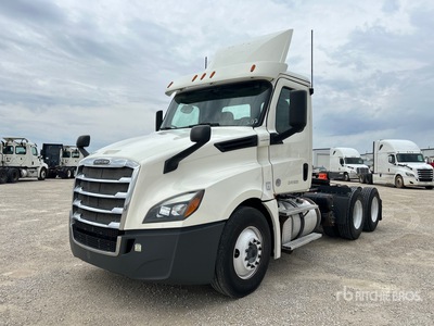 2018 Freightliner Cascadia 126 6x4 T/A Day Cab Truck Tractor
