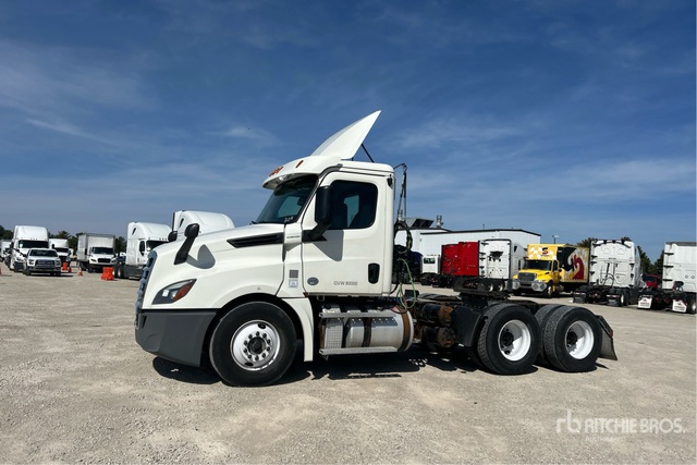 2018 Freightliner Cascadia 126 6x4 T/A Day Cab Truck Tractor