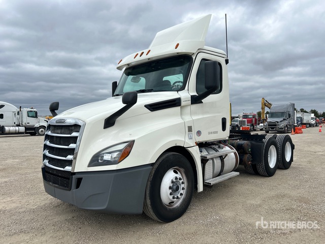 2018 Freightliner Cascadia 126 6x4 T/A Day Cab Truck Tractor