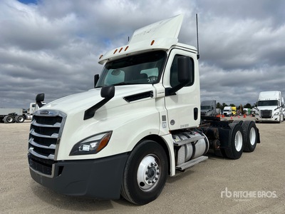 2018 Freightliner Cascadia 126 6x4 T/A Day Cab Truck Tractor