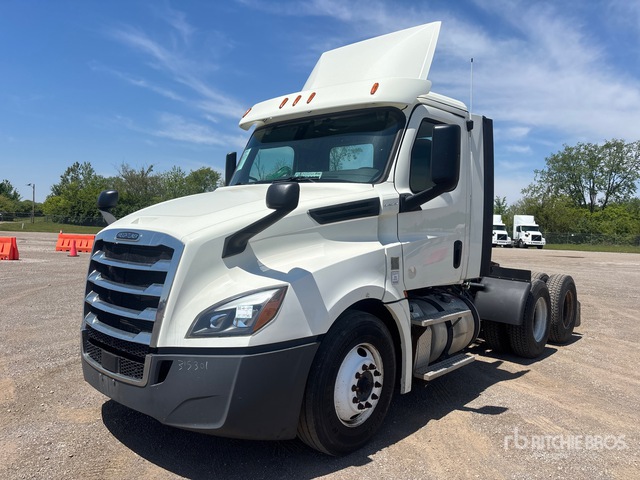 2018 Freightliner Cascadia 126 6x4 T/A Day Cab Truck Tractor