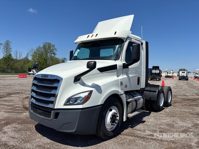 2018 Freightliner Cascadia 126 6x4 تراكتور شاحنة نهارية (ثنائية المحور)