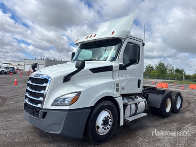 2018 Freightliner Cascadia 126 6x4 T/A Dagcabine Trekker