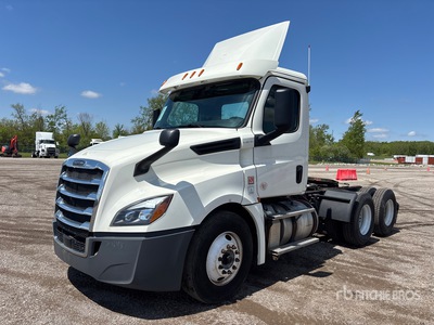 2018 Freightliner Cascadia 126 6x4 تراكتور شاحنة نهارية (ثنائية المحور)