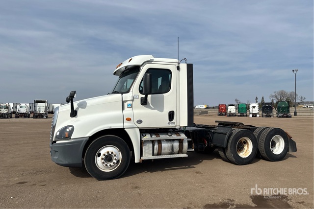 2018 Freightliner Cascadia 125 T/A Day Cab Truck Tractor