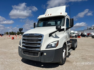 2018 Freightliner Cascadia 126 6x4 Day Cab Truck Tractor
