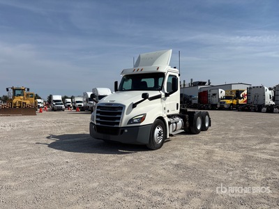 2018 Freightliner Cascadia 126 6x4 T/A Day Cab Truck Tractor