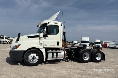 2018 Freightliner Cascadia 126 6x4 T/A Day Cab Truck Tractor