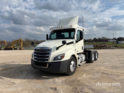 2018 Freightliner Cascadia 126 6x4 T/A Day Cab Truck Tractor