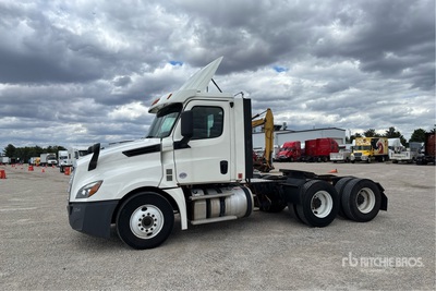 2018 Freightliner Cascadia 126 6x4 T/A Day Cab Truck Tractor