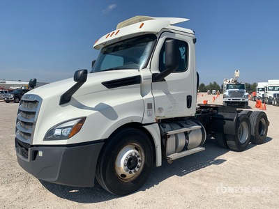 2018 Freightliner Cascadia 126 6x4 Cabeza Tractora Cabina Corta