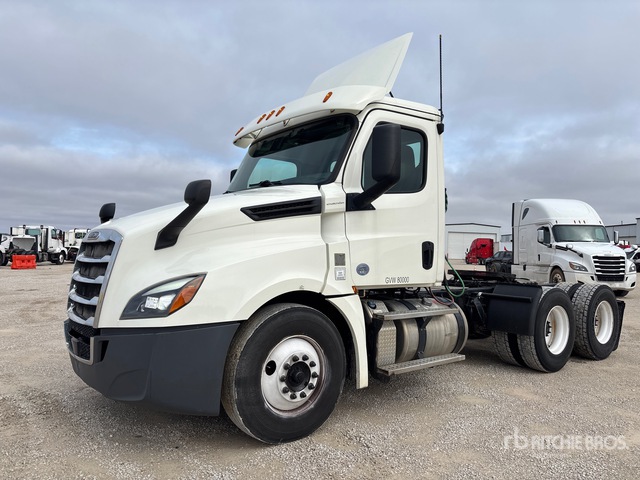 2018 Freightliner Cascadia 126 6x4 T/A Day Cab Truck Tractor