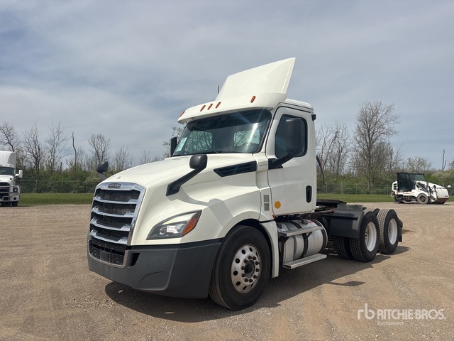 2018 Freightliner Cascadia 126 6x4 T/A Day Cab Truck Tractor