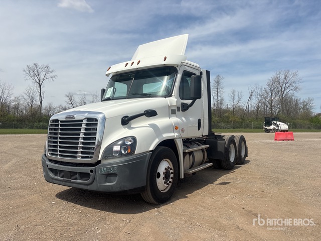 2018 Freightliner Cascadia 125 6x4 T/A Day Cab Truck Tractor
