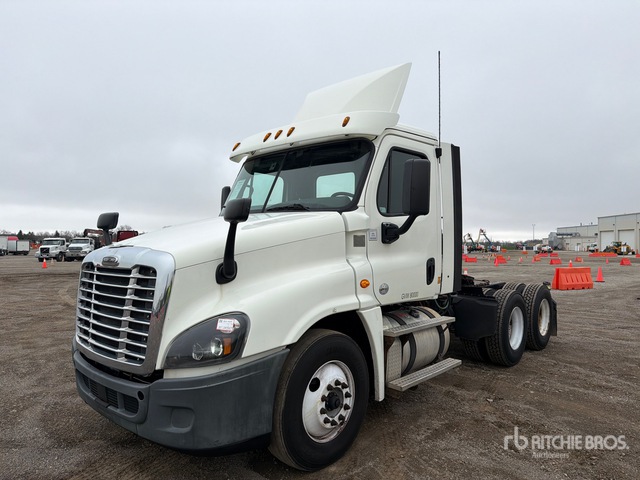 2018 Freightliner Cascadia 125 6x4 T/A Day Cab Truck Tractor
