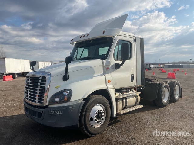 2018 Freightliner Cascadia 125 6x4 T/A Day Cab Truck Tractor