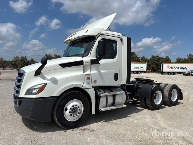 2018 Freightliner Cascadia 126 6x4 T/A Day Cab Truck Tractor