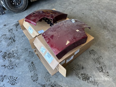 Quantity of (2) Peterbilt Quarter Fenders قطع غيار الشاحنات