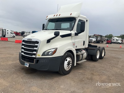 2018 Freightliner Cascadia 126 4x2 تراكتور شاحنة نهارية (ثنائية المحور)