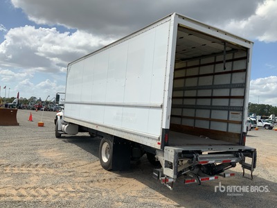 2018 International 4300 4x2 Furgoneta caja cerrada