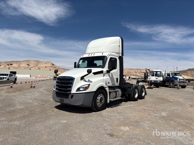 2020 Freightliner Cascadia 126 6x4 T/A Day Cab Truck Tractor