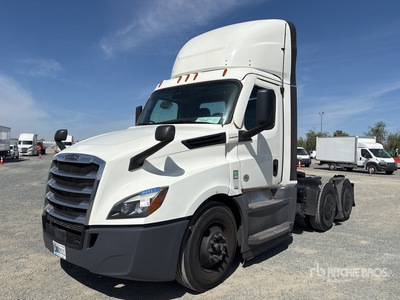 2020 Freightliner Cascadia 126 6x4 T/A Day Cab Truck Tractor