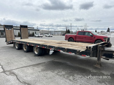 2012 Globe Trailers TAG 30 ft Tri/A Equipment Trailer