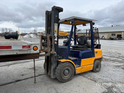 1997 Hyster H60XM 5450 lb Pneumatic Tire Forklift