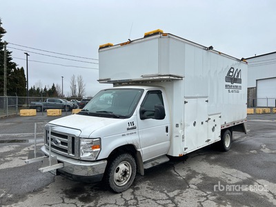 2018 Ford E-450 4x2 Utility Truck