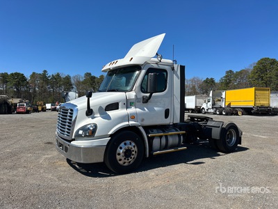 2017 Freightliner Cascadia 113 4x2 S/A Day Cab Truck Tractor