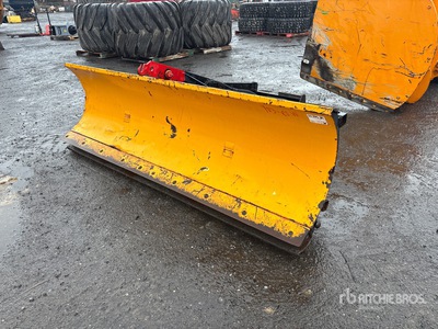 102 in Wheel Loader Snow Blade - Fits Cat 906