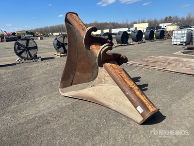 EDF 130 in Q/C V-Ditching Excavator Bucket - Fits John Deere 350D LC