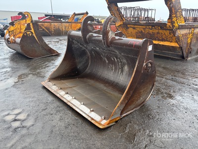 RF 72 in Q/C Cleanup Excavator Bucket - Fits John Deere 250G